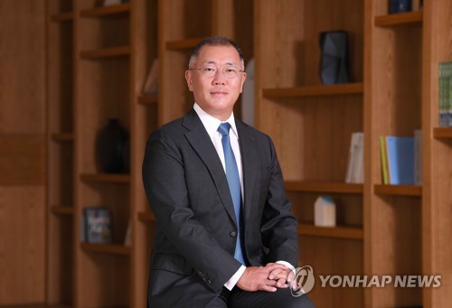 Eui-seon Eui-seon, director of Hyundai Motor Group, took the first official step by the Hydrogen Economic Committee