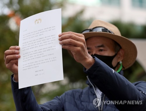 피격 공무원 형 "어업지도선 동료 9명 진술 공개하라"(종합)