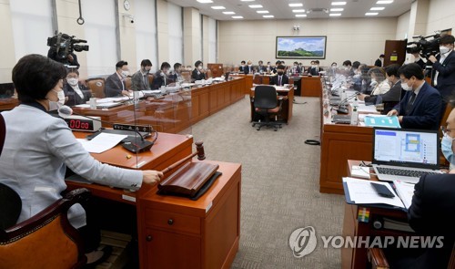 노동부, 특고 산재보험 적용 제외 신청 논란에 "제도 개선 시급"