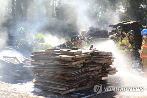 제주 노형동 야적장서 불…시꺼먼 연기에 놀란 시민 신고 '빗발'