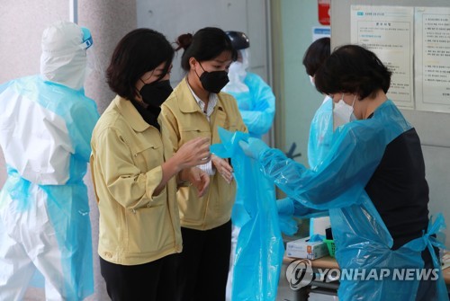 요양병원 집단 확진 여파…부산 만덕동 다시 휴원하고 문 닫고