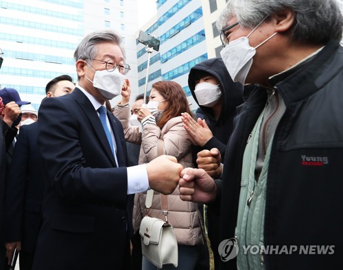 5분만에 끝난 파기환송심…이재명, 대선출마에 "국민 뜻 따라야"