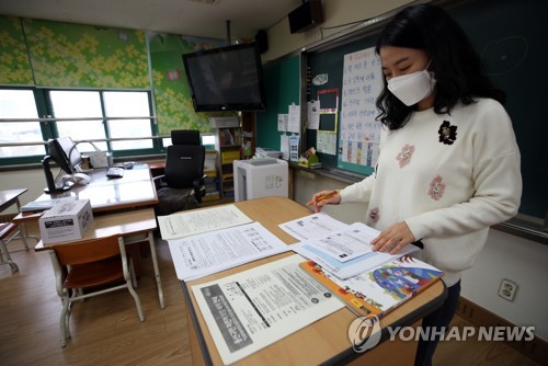 내일부터 학교 등교 인원 제한 2/3로 완화…초1은 매일 등교