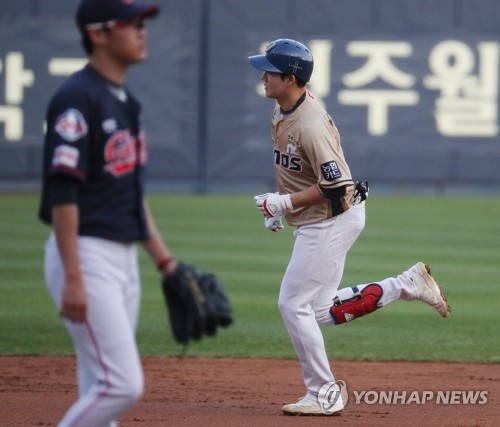 허문회 감독 격렬 항의·박민우 누의 공과…혼돈의 창원