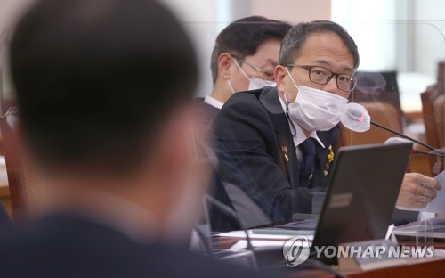 3억대 가구 수의계약한 수원법원, 담당자 '엄중훈계'로 조치 끝