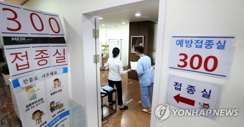 상온노출·백색입자·사망 '백신사태' 확산…불안감 증폭(종합)