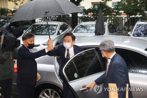 원희룡 선거법 위반 첫 재판…'기부행위' vs '정당한 직무'(종합)