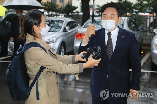 원희룡 선거법 위반 첫 재판…'기부행위' vs '정당한 직무'(종합)