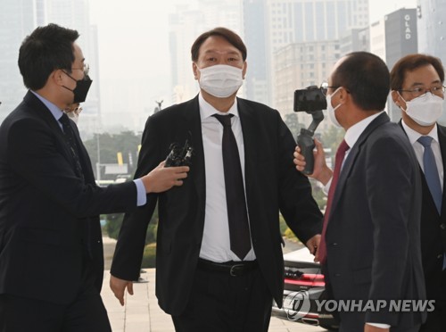 윤석열 "개혁 요구 크다는 것 알아…부정부패 엄정 대응"