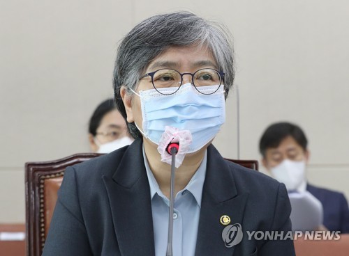 사망자 속출 '백신불안' 확산…접종중단 권고속 정부 "계획대로"