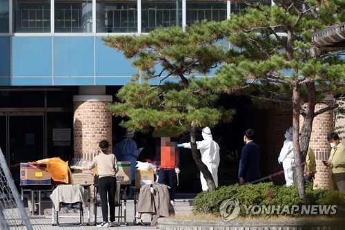 광주학교 전체등교 사흘 만에 확진자 발생…노심초사