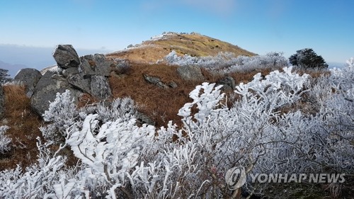 [픽! 무주] 덕유산 정상 올가을 첫 '상고대' 관측