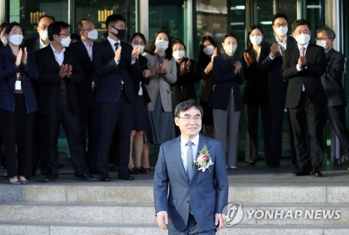 檢 떠나는 박순철 "정치적 중립이 생명…외풍에도 길목 지켜라"