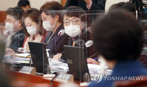 與법사위, '추미애 국감'서 윤석열 맹폭…"음험·교활"