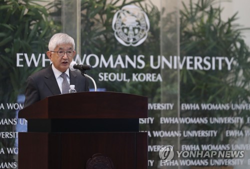 최장집 "한국 갈등 상황에서 남북 평화 진전 가능한지 의문"