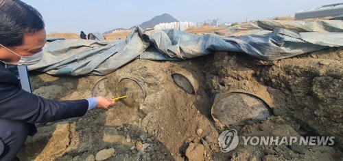 춘천 옛 미군부대서 기름통 발견…개발 지연 불가피