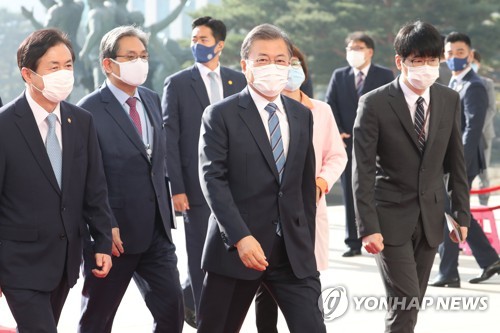 [1보] 문 대통령 "확실한 방역 안정-경제 반등 이뤄야 할 시간"