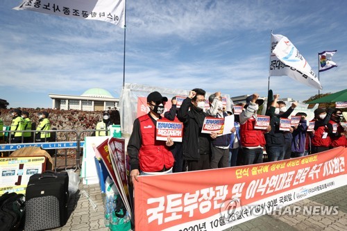 '국회앞 단식' 이스타항공 노조위원장 실신해 병원 이송