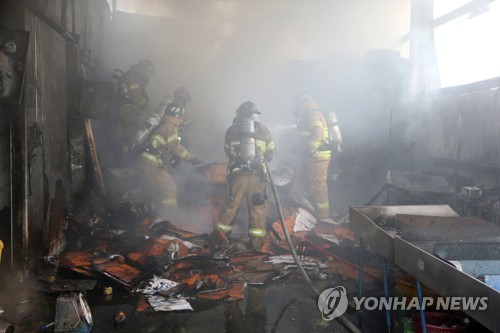 포항 농가 창고서 불…인명피해 없어