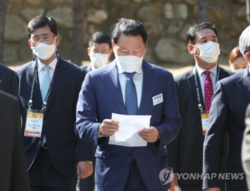 최태원 "기업의 짧은 시야 반성한다…새 역할 실천하겠다"