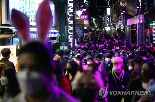 거리두기 사라진 이태원·강남역의 밤…'핼러윈 공포' 현실 되나(종합)