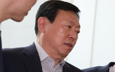 "신동빈 롯데 회장, 어제 스가 日 총리 만나"