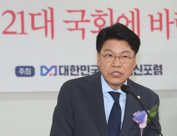 18일 부산시장 보궐선거 불출마를 선언한 장제원 의원. / 사진=연합뉴스