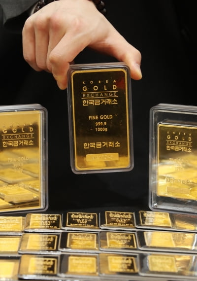 치솟은 금값에…세계 중앙은행 너도나도 팔아치운다