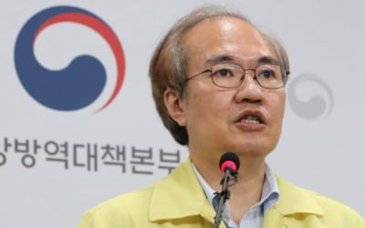 거리두기 완화 후 다시 100명대…당국 "8월 같은 폭증은 억제"