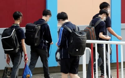 내년 공립 중등교사 4433명 선발…서울, 올해보다 40% 줄여