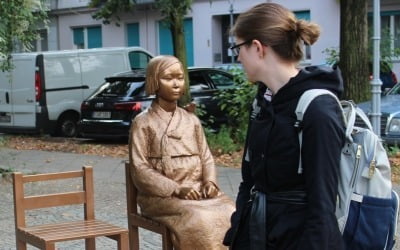 외교부, 日 '베를린 소녀상' 철거 요청 비판…"사죄 반성에 역행"