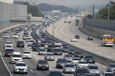 부산→서울 4시간50분…고속도로 정체 오후 8∼9시 해소