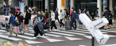 추석연휴 제주 관광객 20만명 훌쩍…제주공항 북적