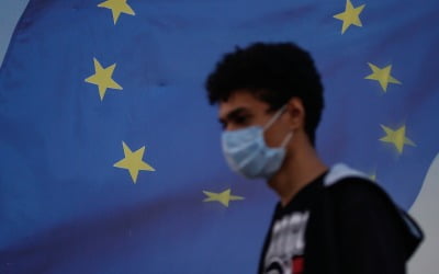 유럽, 코로나 2차 대유행…결국 재봉쇄·야간통금 줄이어