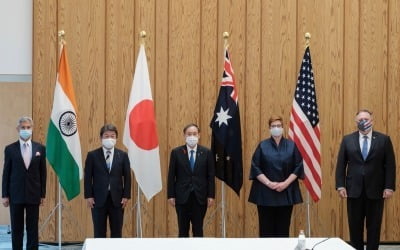 일본 찾은 폼페이오 "세계가 너무 오래 중국의 위협에 노출"
