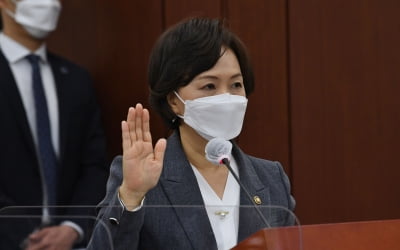 식약처장, 음압병상·마스크 관련주 보유 '논란'…與도 "부적절"