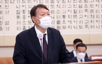 침묵 깬 윤석열 "법무장관 수사 지휘는 위법하고 부당하다"