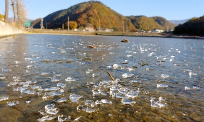 [오늘 날씨] 훅 찾아온 겨울…서울 첫 얼음, 한라산엔 상고대