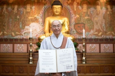 법륜스님 '아시아의 노벨평화상' 수상…상금 전액 기부