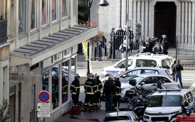 [속보] "프랑스 니스서 흉기공격 3명 사망…1명은 참수"
