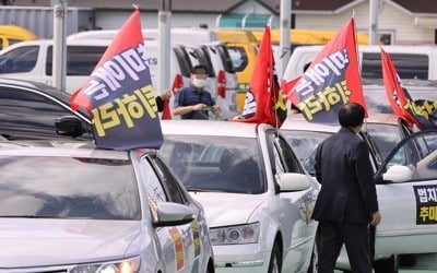 법원, 조국→추미애 자택 이동 차량집회도 '조건부 허용'