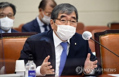 윤석헌, 옵티머스 청와대 인사 연루 의혹에 "감독에 영향없어"