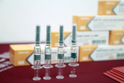 중국 "코로나 임상 백신 6만명 접종…심각한 부작용 없어"