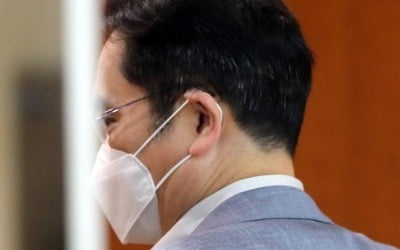 '불법승계 의혹' 이재용 오늘 첫 재판…법정공방 시작