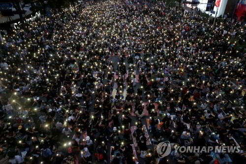 태국 총리 퇴진요구 시한 넘기자 대규모 반정부 집회