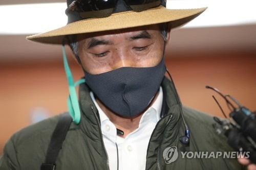 피격 공무원 형 "시신 수색 중단해달라"…해경, 해군과 협의