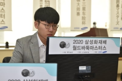 '한국의 마지막 희망' 신진서, 삼성화재배 4강 진출