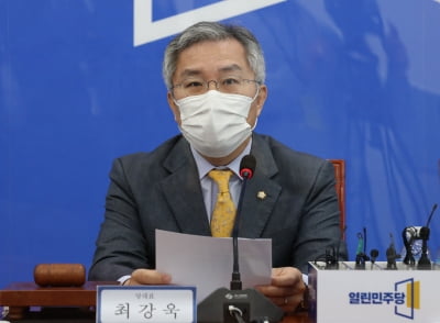 "조국 아들 인턴활동"…최강욱, 허위사실 공표로 기소