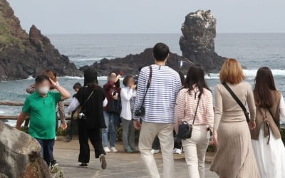 거리두기 1단계에 24만명 몰린 제주…"연휴보다 더 왔다"