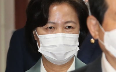 '작심' 추미애, 채널A 한동훈 의혹 이어 라임 사태에 수사권 발동